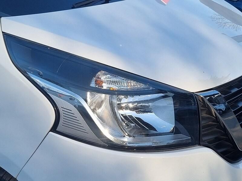 Used Nissan NV300 Tekna 125 HP (91 kW) 2019 White Van