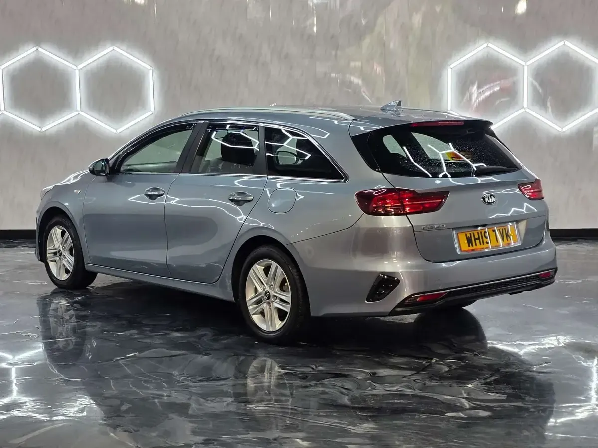 Usado Kia Ceed 114 CV (83 kW) 2019 Plateado Utilitario