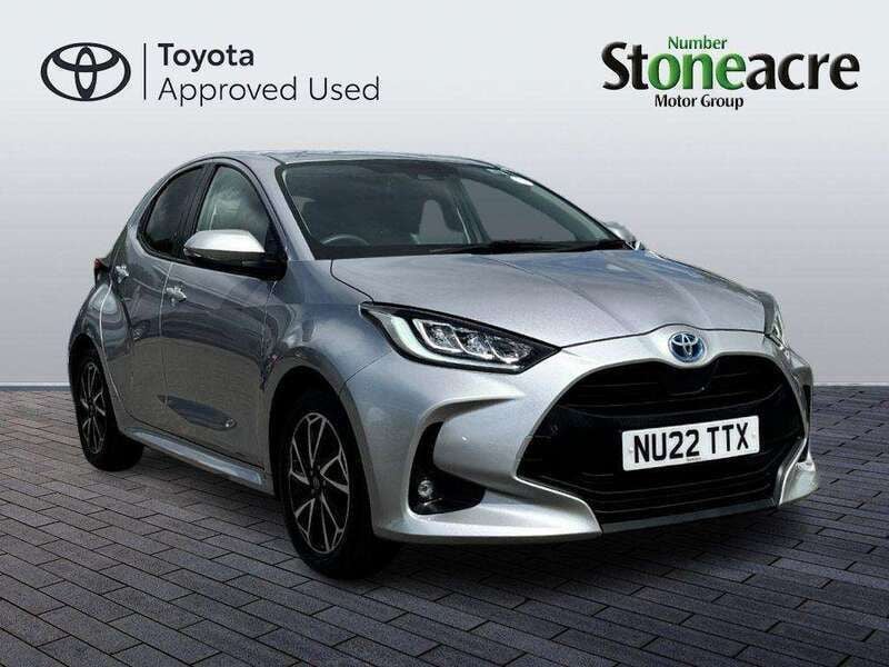 Silver Used 2022 Toyota Yaris Hybrid Design Hatchback | £15,450 (Good price) - Image 1/4