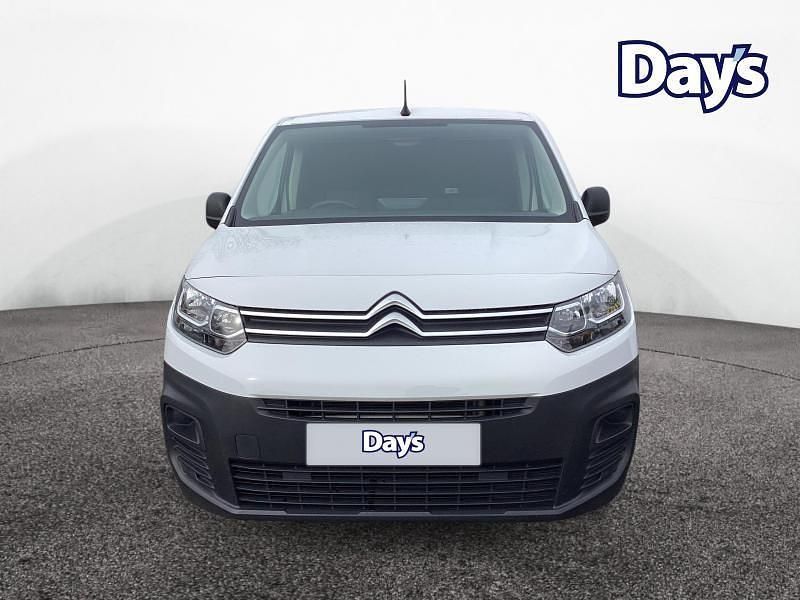 Used Citroën Berlingo 100 HP (73 kW) 2023 White MPV