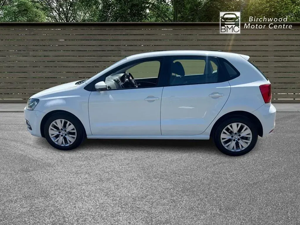 Used VW Polo SE 90 HP (66 kW) 2015 White Hatchback