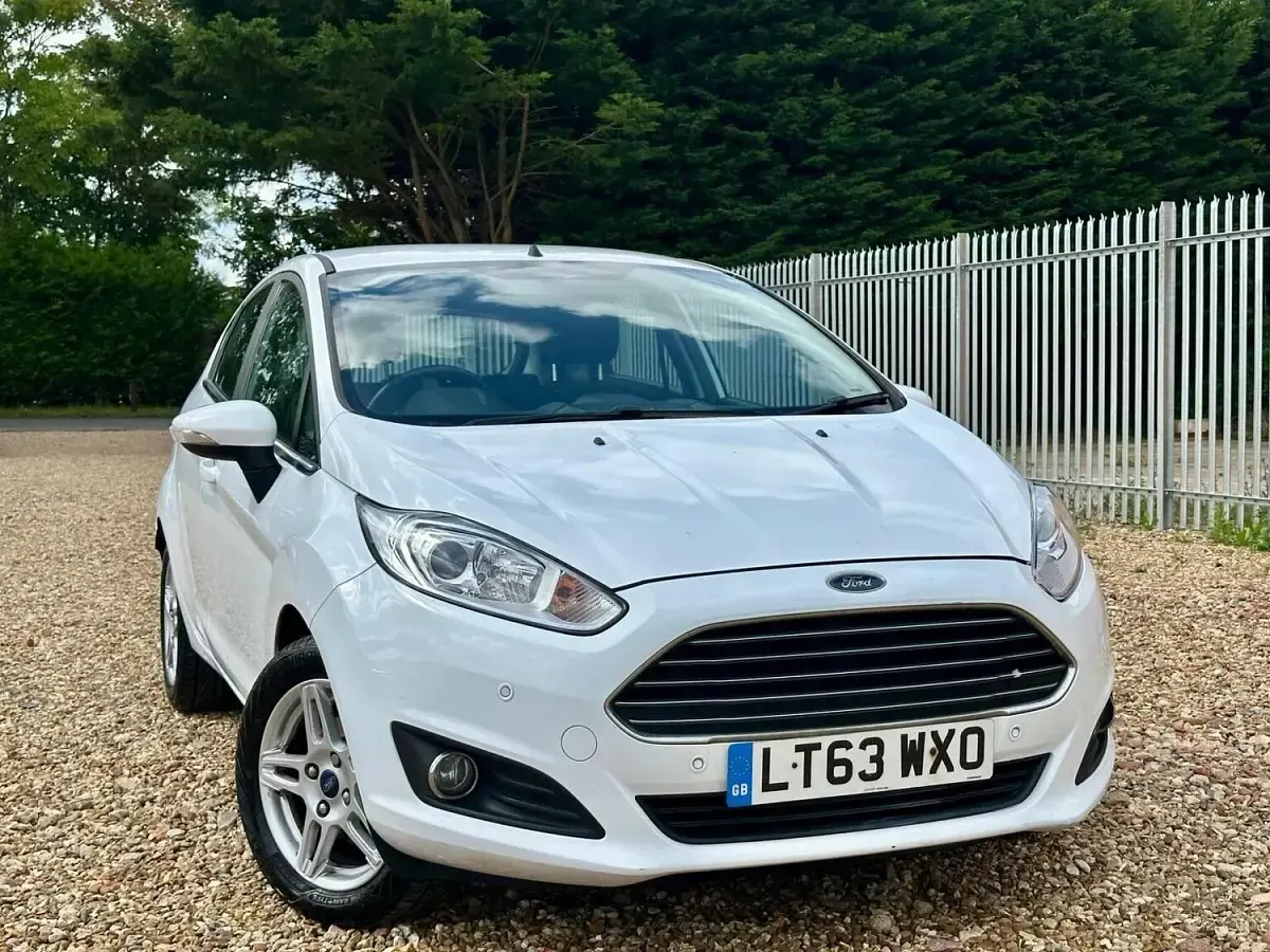 Used Ford Fiesta Zetec 2013 White Hatchback