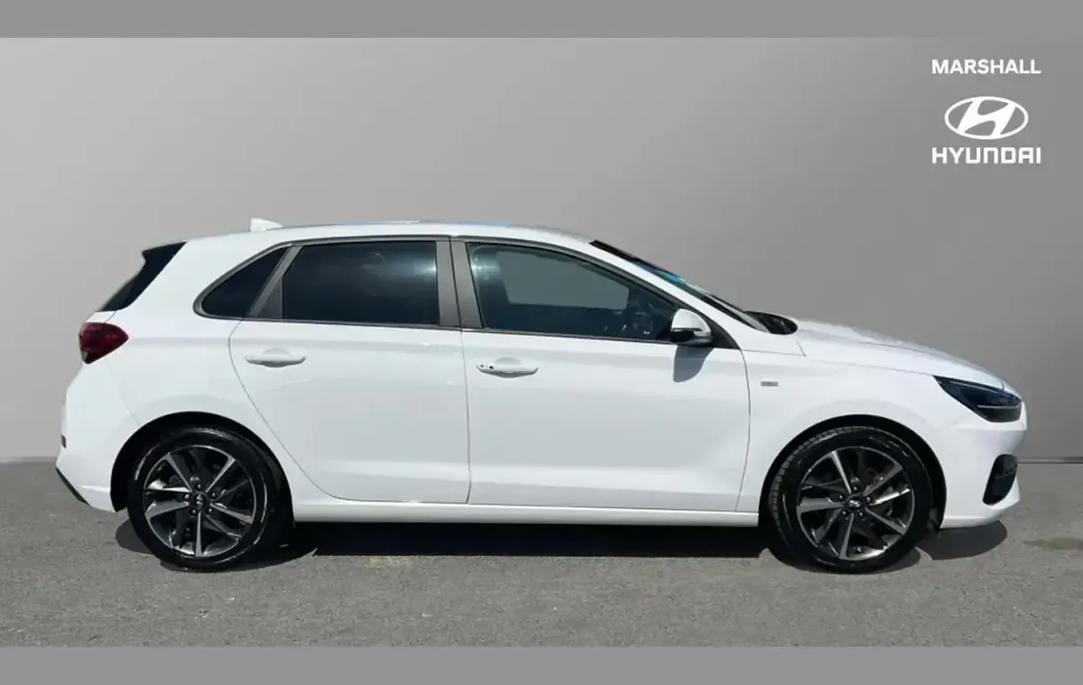 Used Hyundai i30 Premium 120 HP (88 kW) 2022 White Hatchback