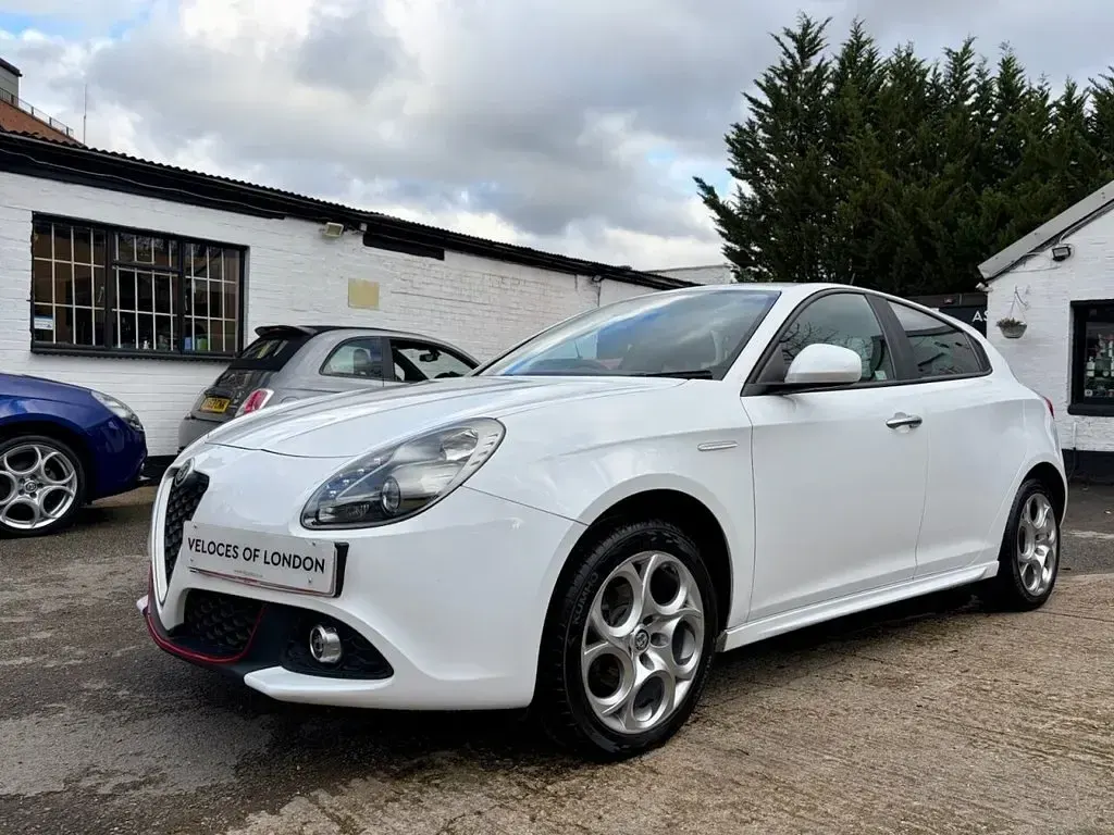 Used Alfa Romeo Giulietta 120 HP (88 kW) 2019 White Hatchback