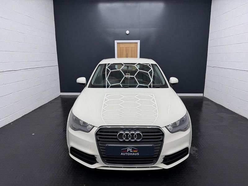Begagnad Audi A1 Comfort 86 HK (63 kW) 2011 Vit Halvkombi