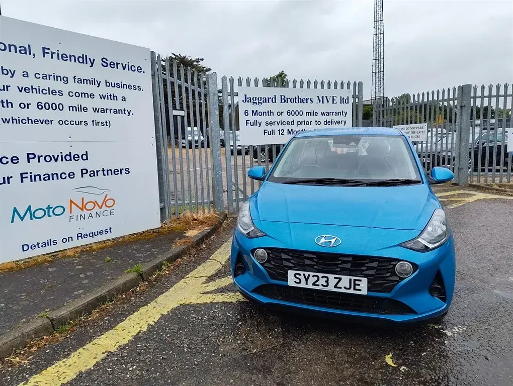 Used Hyundai i10 SE 67 HP (49 kW) 2023 Turquoise Hatchback