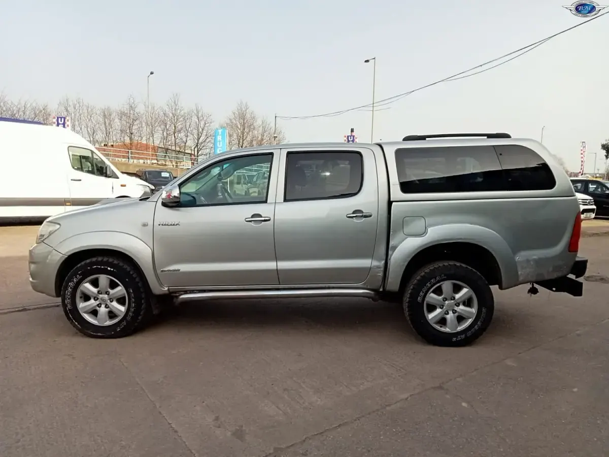 Usado Toyota HiLux 171 HP (125 kW) 2011 Prateado Pickup