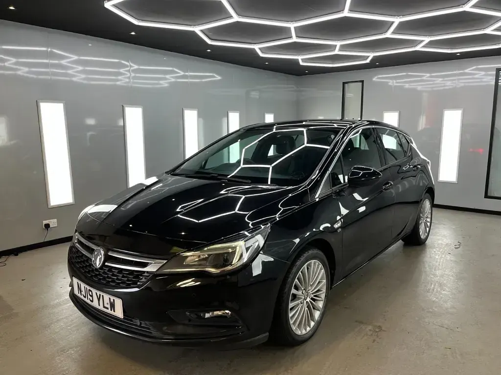 Used Vauxhall Astra Elite 150 HP (110 kW) 2019 Black Hatchback