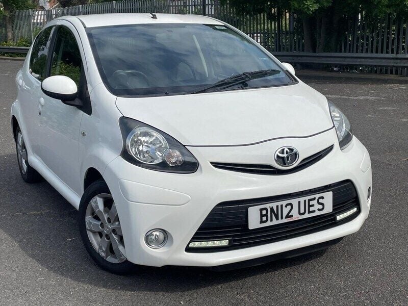 White Used 2012 Toyota Aygo Hatchback | £4,775 (Fair price) - Image 1/4