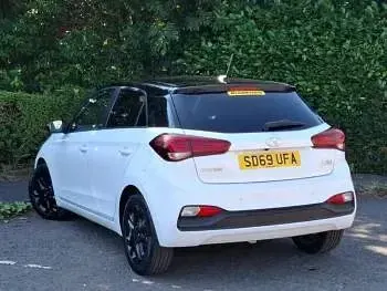 Used Hyundai i20 84 HP (61 kW) 2019 White Hatchback