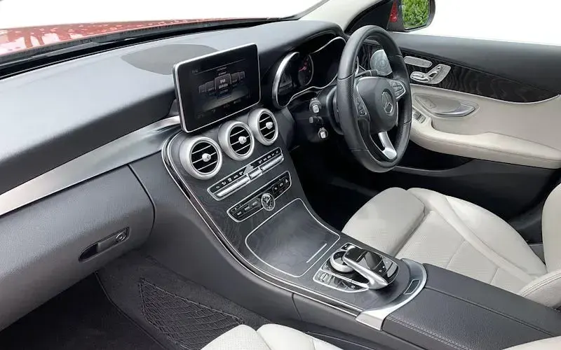Usado Mercedes C200 Premium Plus 184 CV (135 kW) 2017 Rojo Familiar