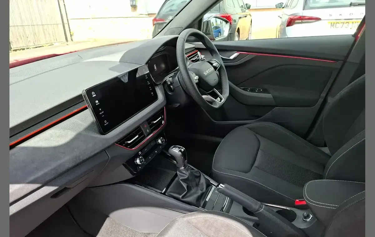 Neu Skoda Kamiq Design Edition 115 PS (84 kW) 2025 Rot SUV