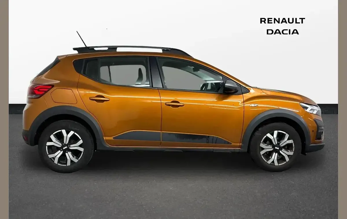 Used Dacia Sandero Journey 90 HP (66 kW) 2023 Orange Hatchback