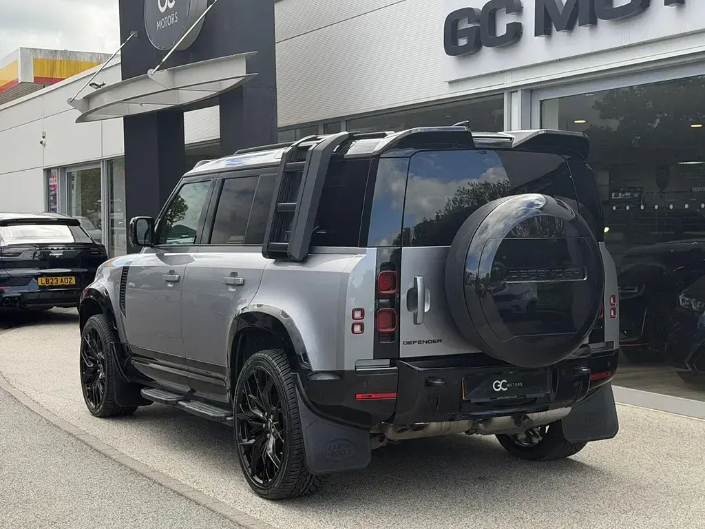 Usado Land Rover Defender HSE Dynamic 300 HP (220 kW) 2024 Cinzento SUV