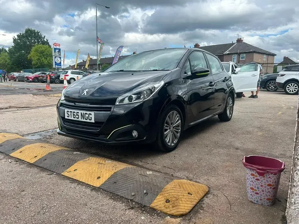 Used Peugeot 208 Active 82 HP (60 kW) 2015 Black Hatchback