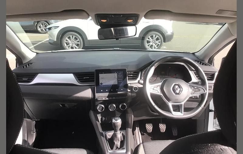 Used Renault Captur Iconic 138 HP (101 kW) 2022 White SUV