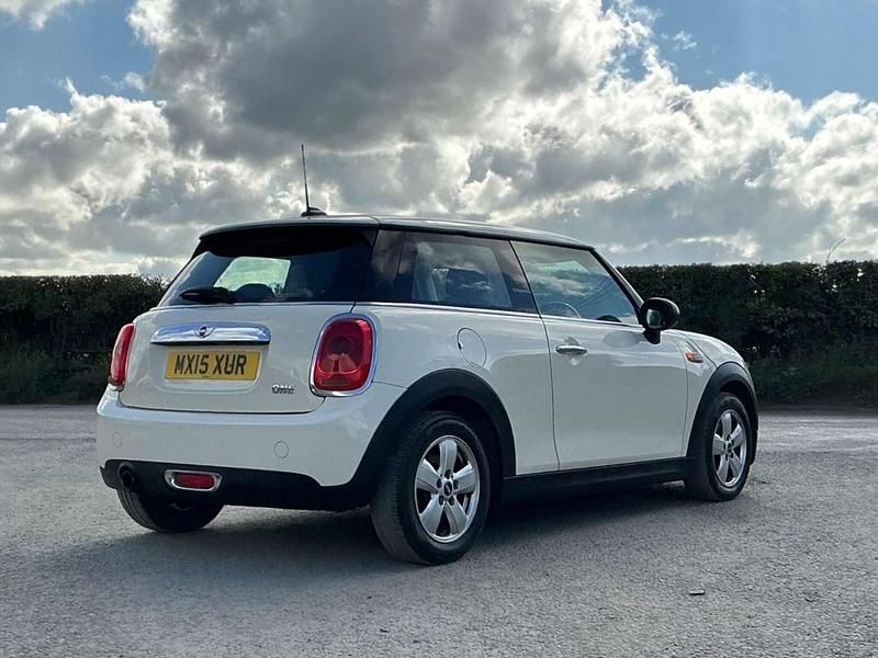 Used Mini ONE Hatch 102 HP (75 kW) 2015 White Hatchback