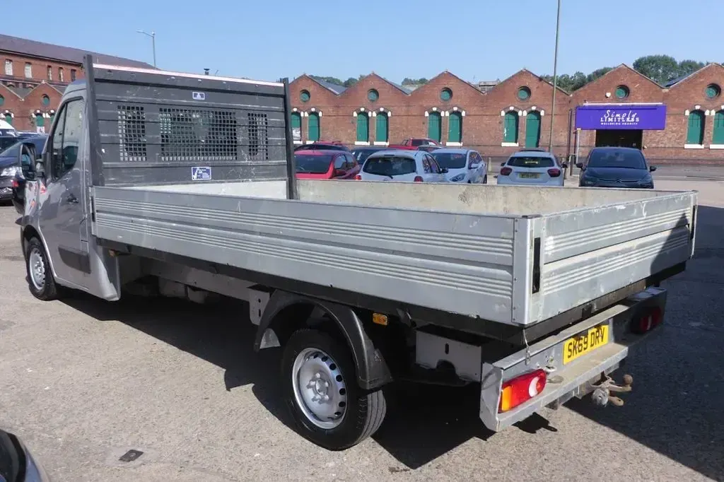 Used Nissan NV400 SE 130 HP (95 kW) 2019 Silver Van