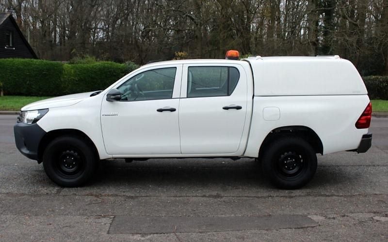 Used Toyota HiLux Active 150 HP (110 kW) 2020 White Pickup