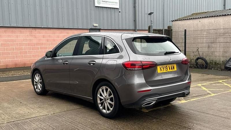 Used Mercedes B180 134 HP (98 kW) 2019 Blue MPV