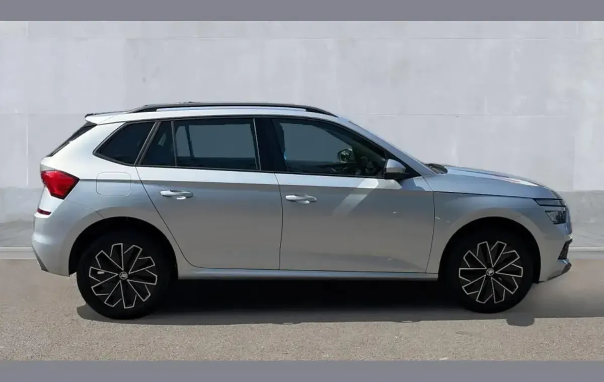Used Skoda Kamiq SE Drive 95 HP (69 kW) 2022 Brilliant silver metallic SUV