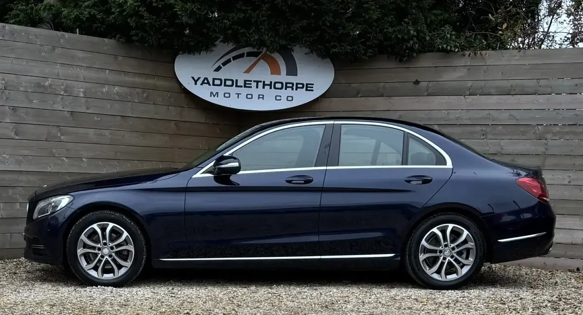 Usado Mercedes C200 184 CV (135 kW) 2014 Azul Berlina