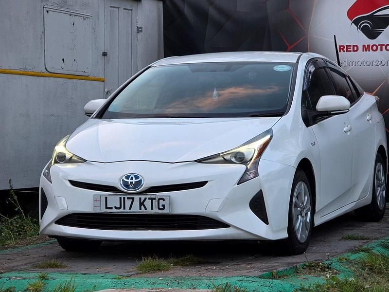 Used Toyota Prius 70 HP (51 kW) 2022 White Hatchback