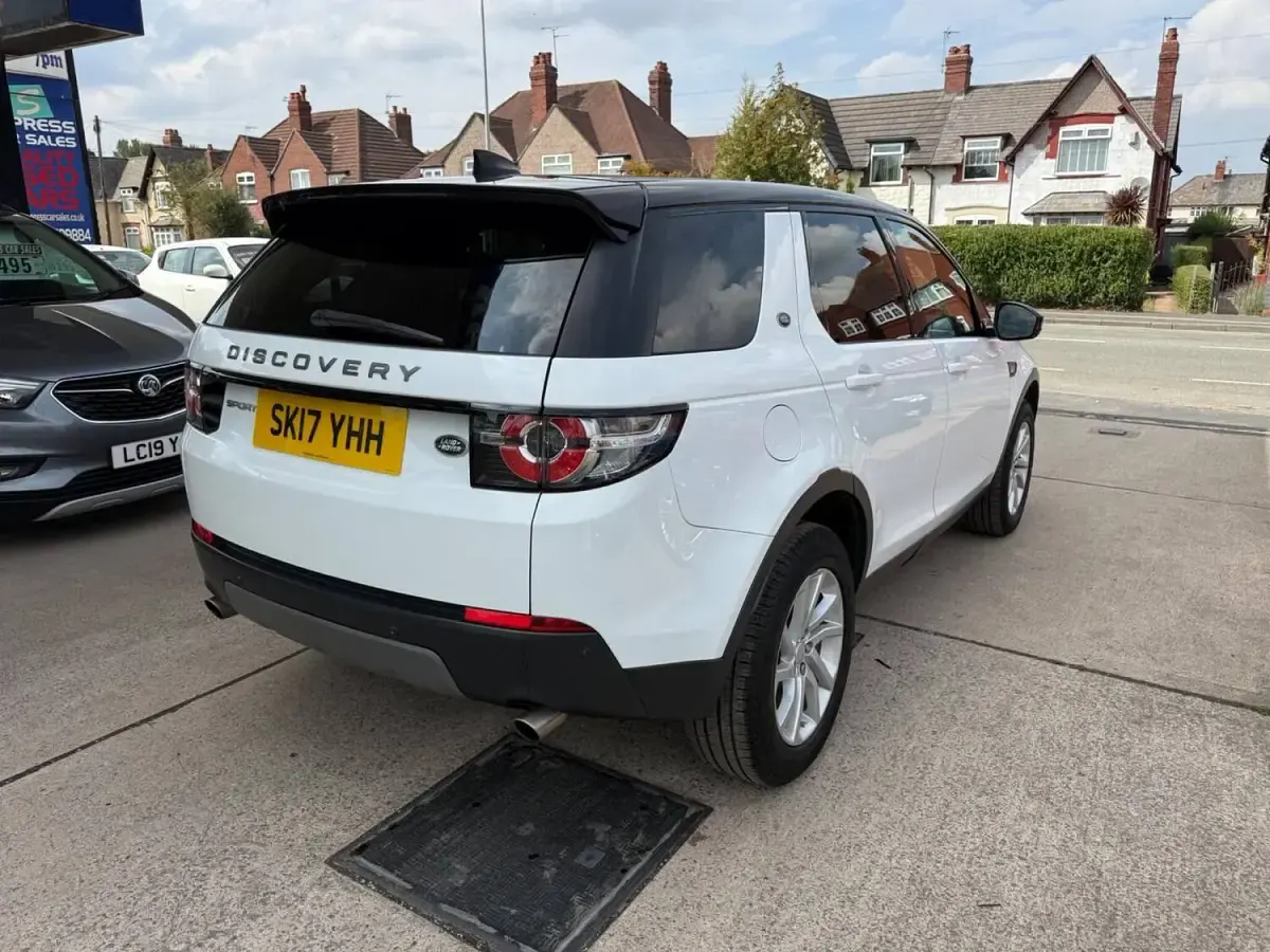 Used Land Rover Discovery Sport SE 177 HP (130 kW) 2017 White SUV