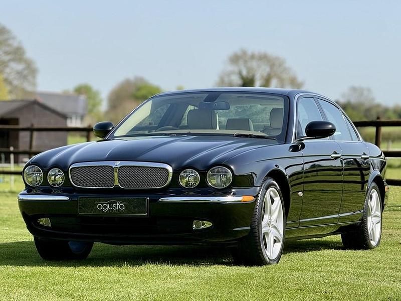 Usado Jaguar XJ Executive 207 HP (152 kW) 2006 Preto Sedan