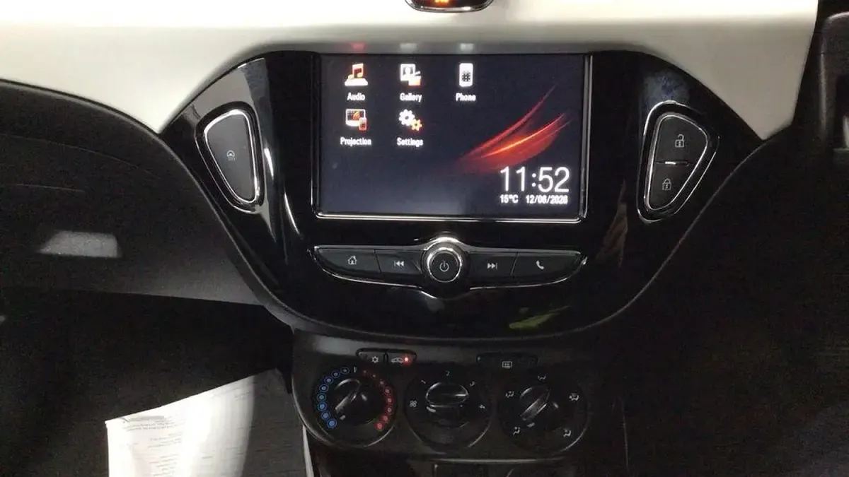Used Vauxhall Adam 70 HP (51 kW) 2018 White Hatchback
