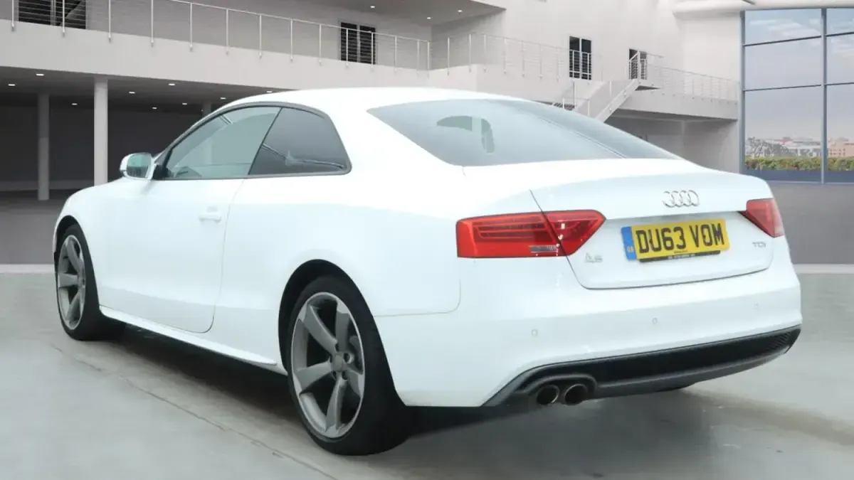 Używany Audi A5 Black Edition 177 KM (130 kW) 2013 Biały Coupe