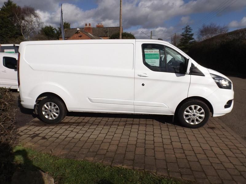 Used Ford Transit Custom Limited 130 HP (95 kW) 2022 White Van