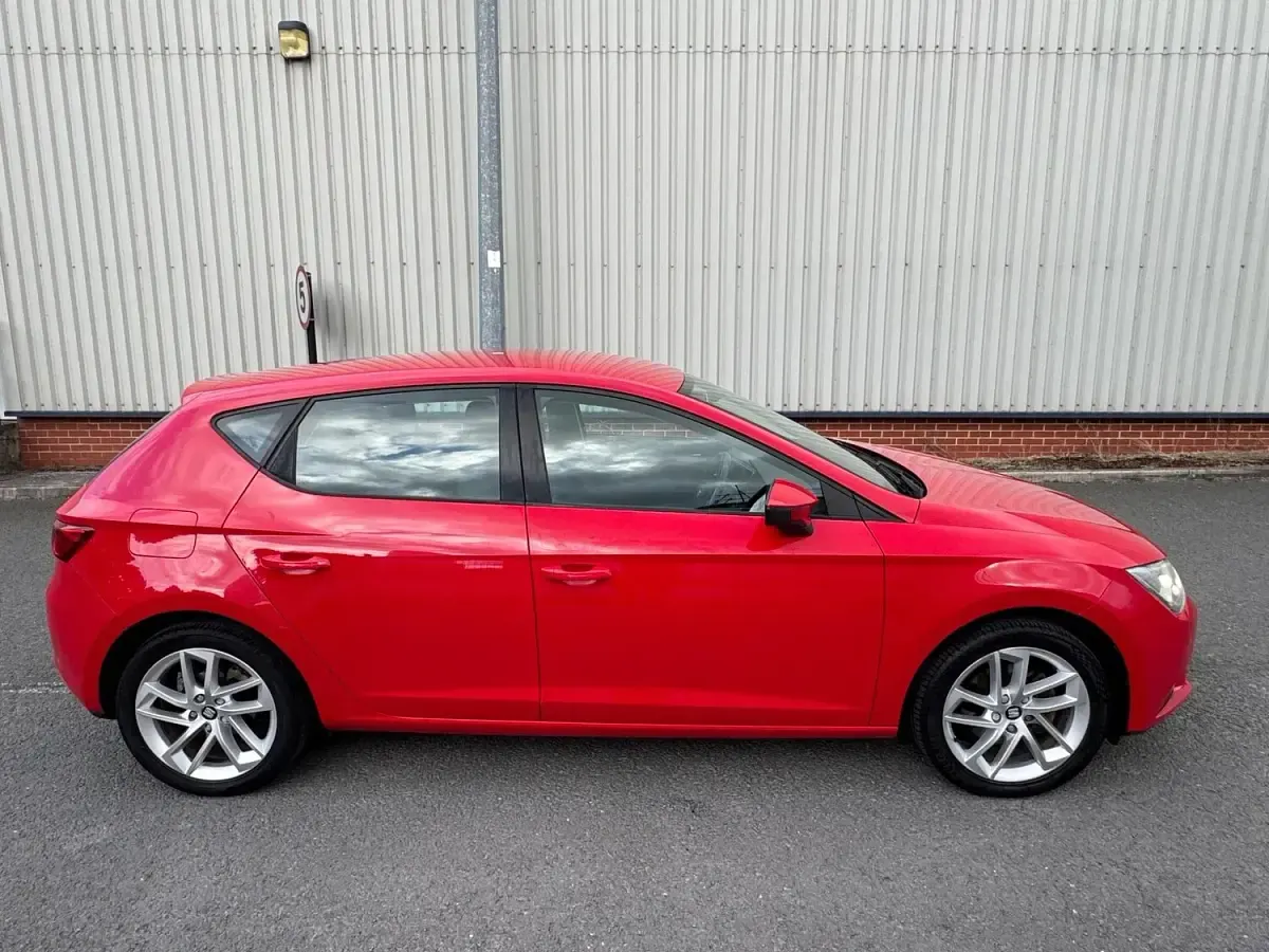 Used Seat Leon SE 110 HP (80 kW) 2014 Red Hatchback