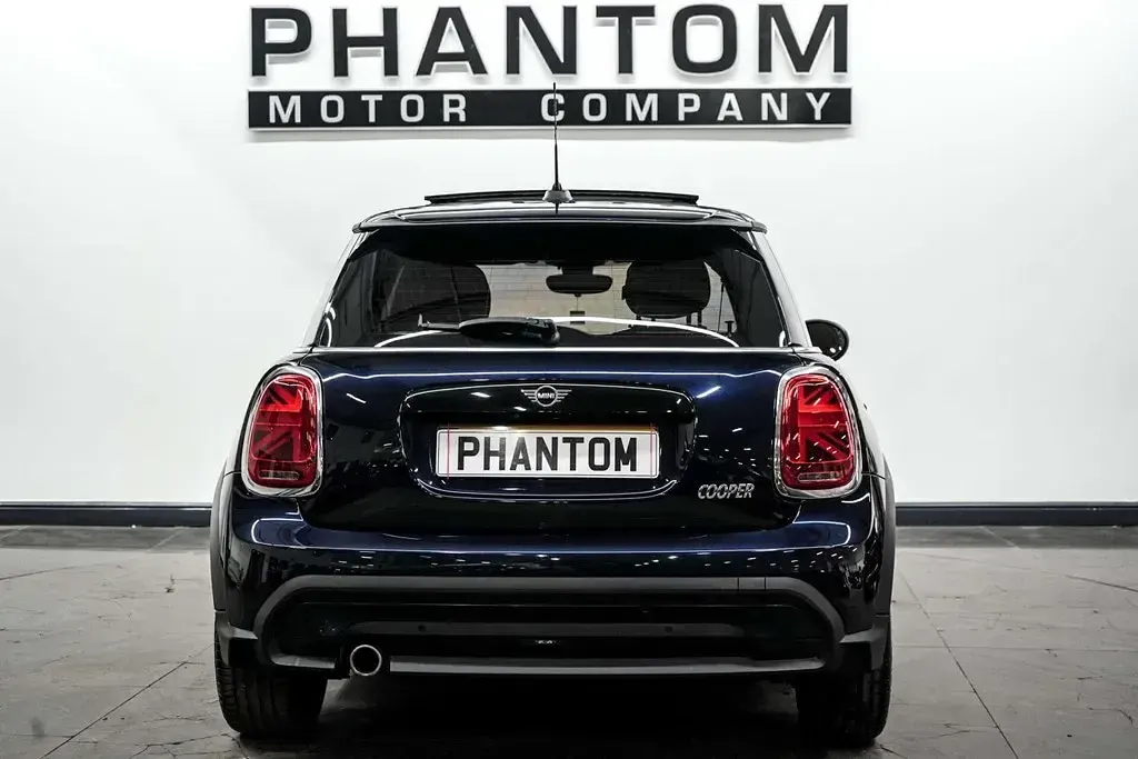 Begagnad Mini Cooper Exclusive 2022 Multicolour Halvkombi