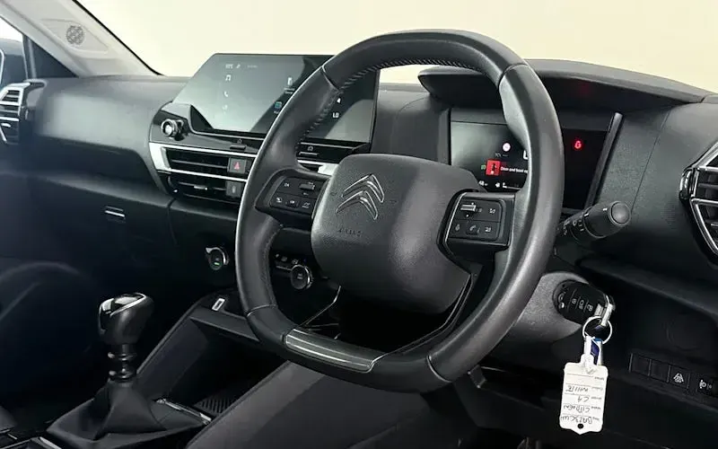 Used Citroën C4 PureTech 101 HP (74 kW) 2023 White SUV