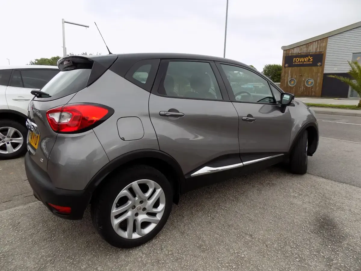 Used Renault Captur Dynamique 90 HP (66 kW) 2015 Grey SUV