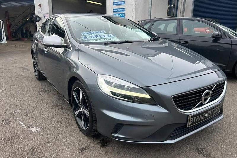 Used Volvo V40 R-Design 120 HP (88 kW) 2017 Grey Hatchback
