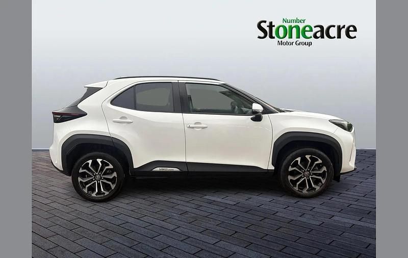 Used Toyota Yaris Cross Design 113 HP (83 kW) 2024 White SUV