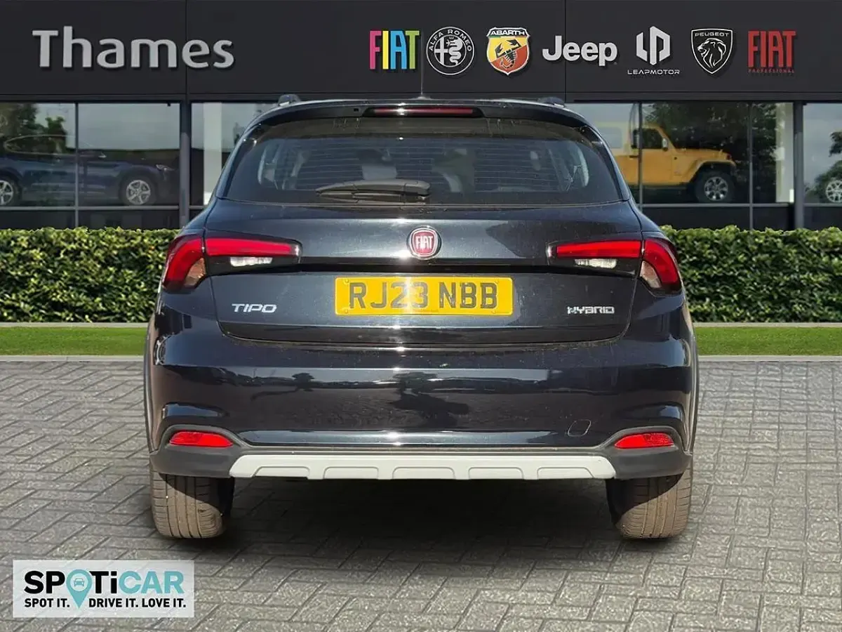 Used Fiat Tipo Garmin 128 HP (94 kW) 2023 Black Hatchback