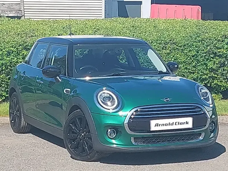 Usado Mini Cooper Exclusive 136 HP (100 kW) 2019 Verde Citadino