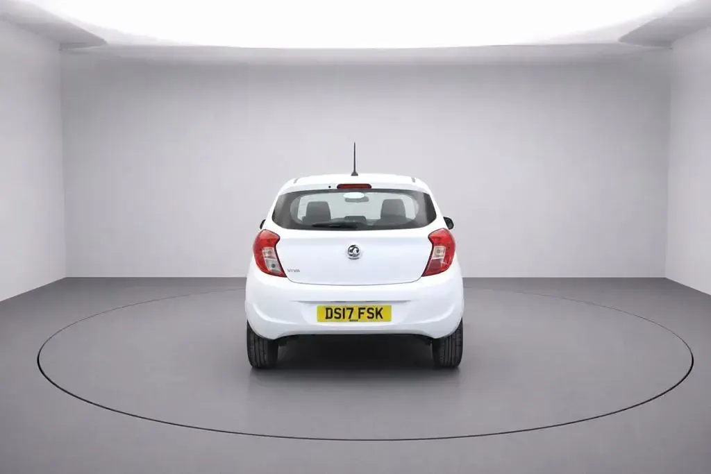 Used Vauxhall Viva 75 HP (55 kW) 2017 White Hatchback