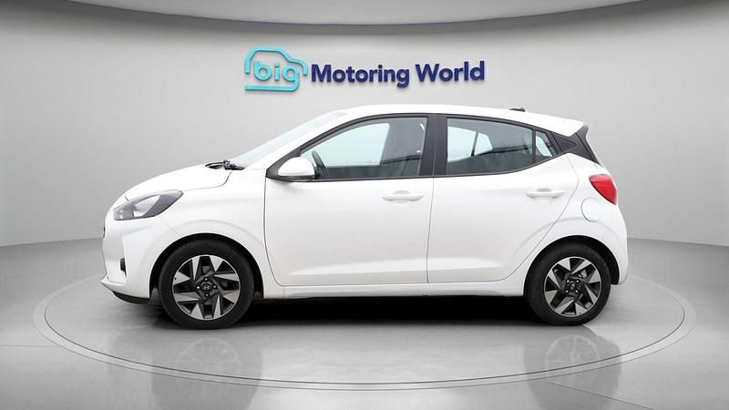 Used Hyundai i10 Advanced 67 HP (49 kW) 2024 White Hatchback