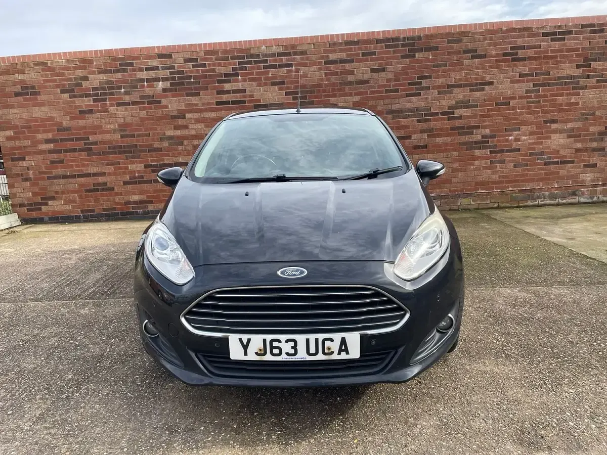Używany Ford Fiesta Zetec 75 KM (55 kW) 2013 Czarny Hatchback
