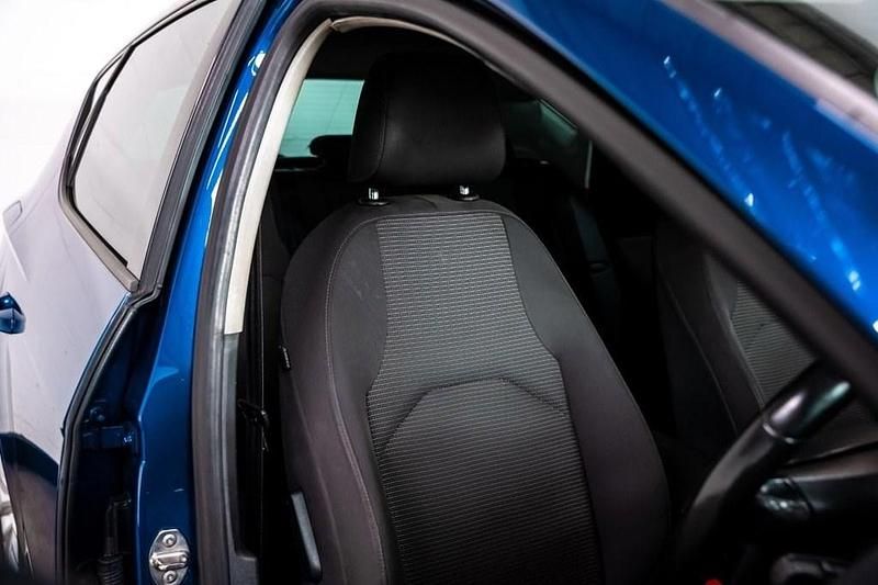 Used Seat Leon SE Dynamic 110 HP (80 kW) 2017 Blue Hatchback