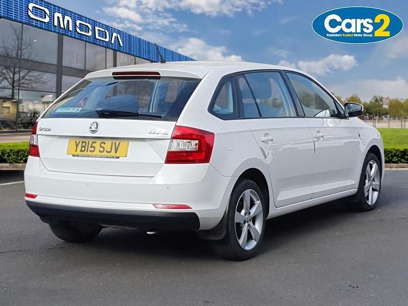 Used Skoda Rapid SE 105 HP (77 kW) 2015 White Hatchback