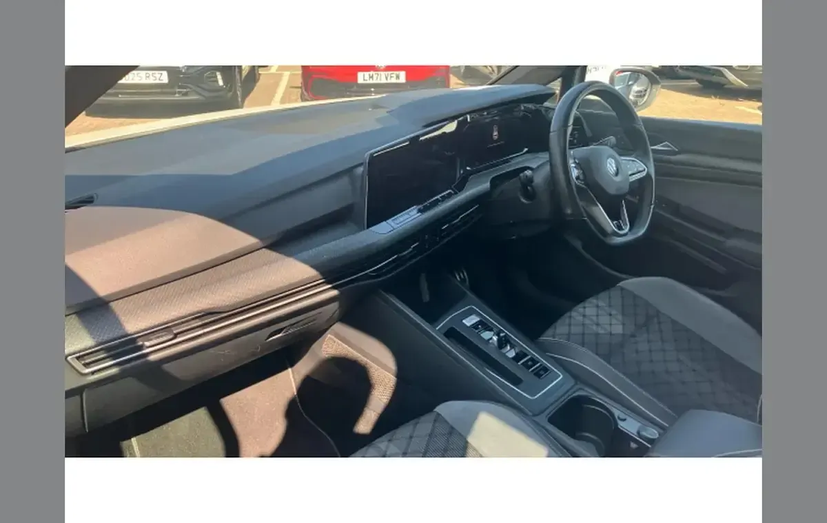 Used VW Golf VIII R-line 150 HP (110 kW) 2021 White Hatchback