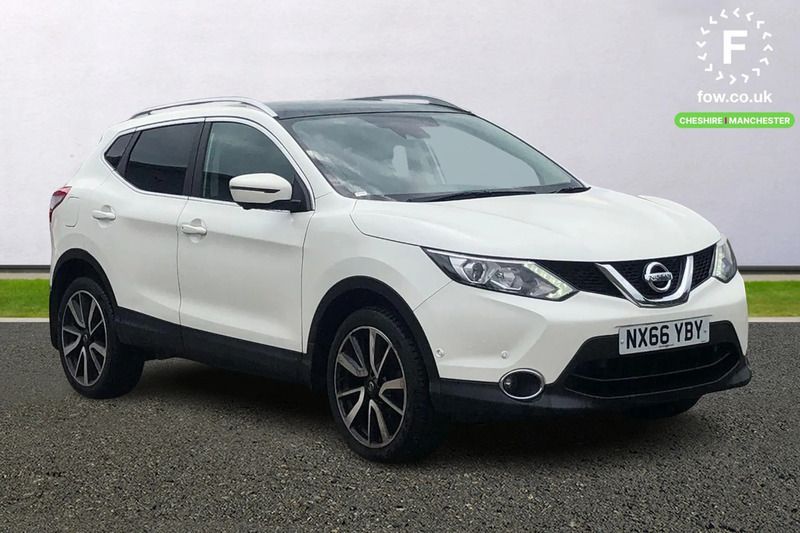 White Used 2016 Nissan Qashqai Tekna SUV | £10,699 (Fair price) - Image 1/3