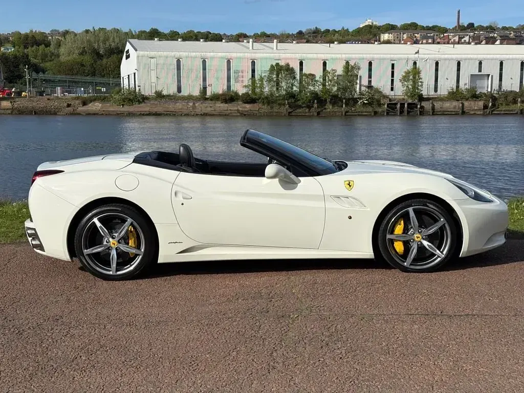 Used Ferrari California 560 HP (411 kW) 2014 White Cabriolet