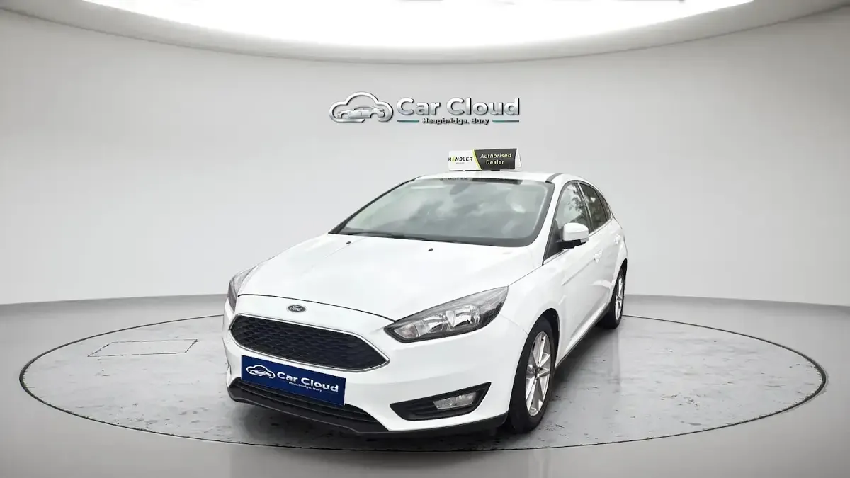 Used Ford Focus Zetec 123 HP (90 kW) 2015 White Hatchback