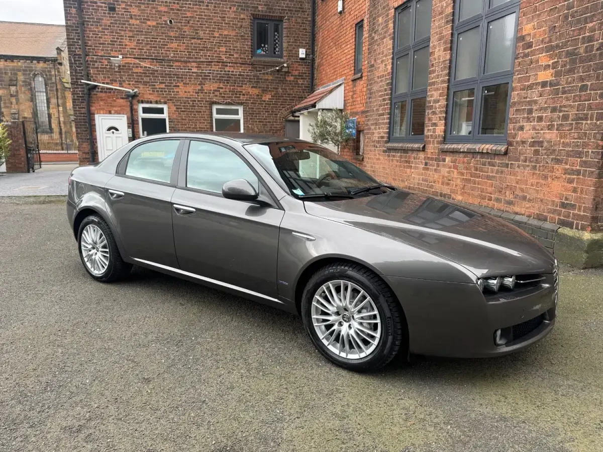 Begagnad Alfa Romeo 159 2011 Grå Sedan